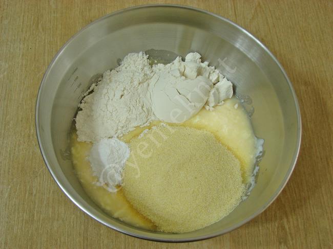 Ceviz Dolgulu İrmik Tatlısı - Yapılışı (6/16) 