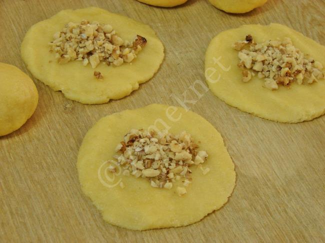 Ceviz Dolgulu İrmik Tatlısı - Yapılışı (8/16) 