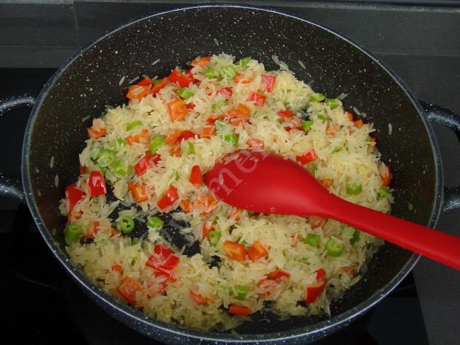 Patlıcanlı Nohutlu Pilav - Yapılışı (7/12) 