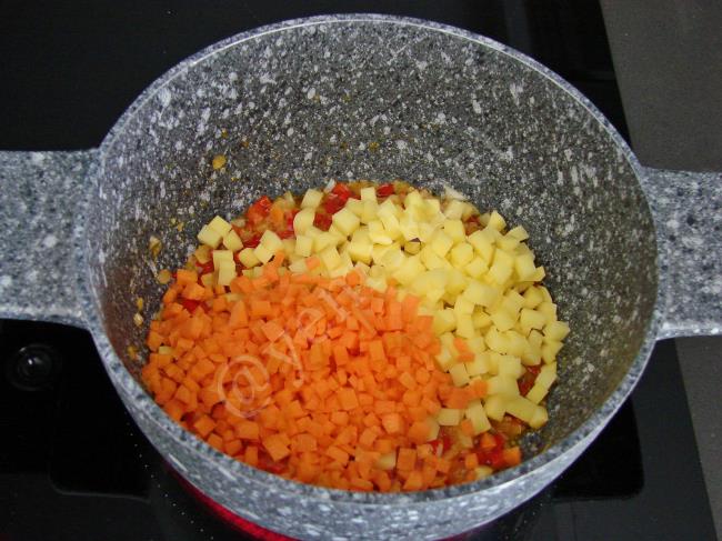 Sebzeli Pirinç Çorbası - Yapılışı (4/12) 