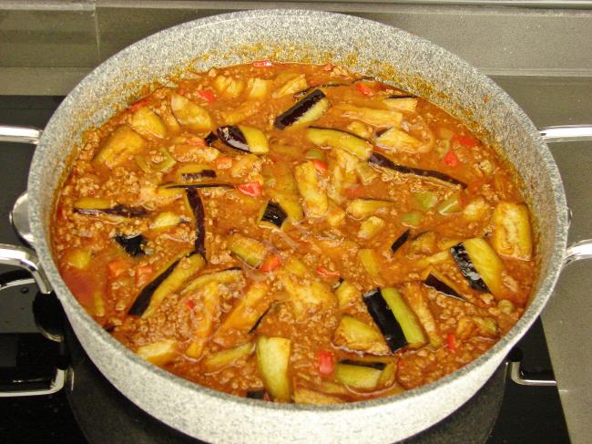 Tencerede Patlıcan Musakka - Yapılışı (10/12) 