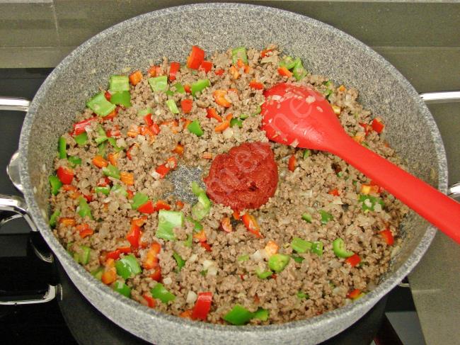 Tencerede Patlıcan Musakka - Yapılışı (5/12) 