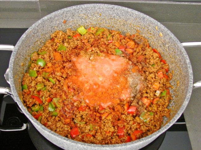 Tencerede Patlıcan Musakka - Yapılışı (6/12) 