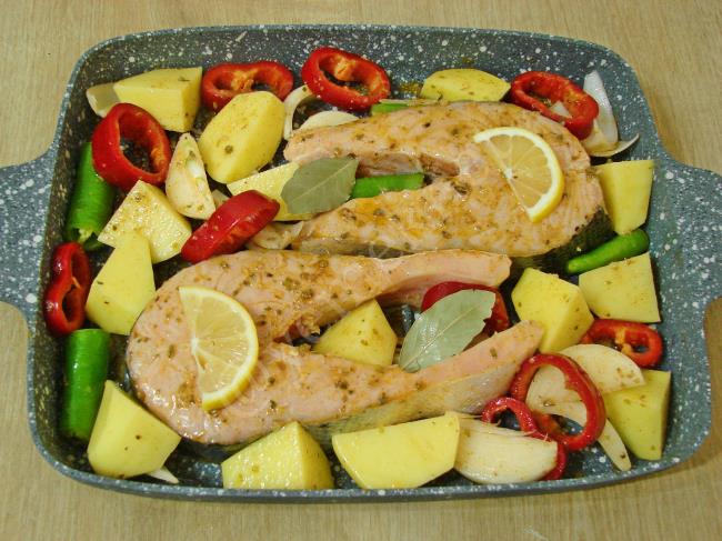 Fırında Soslu Somon Balığı - Yapılışı (8/12) 