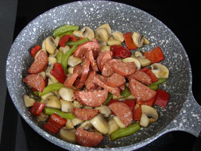 Kahvaltılık Mantarlı Sucuk - Yapılışı (4/8) 