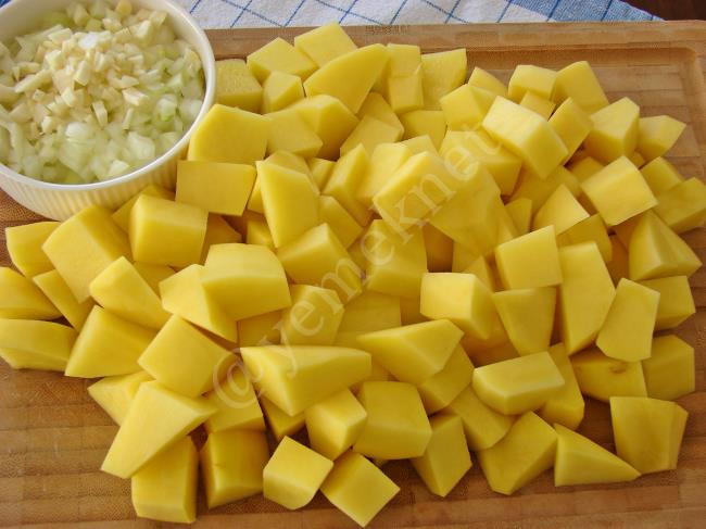 Kremalı Patates Çorbası - Yapılışı (2/12) 