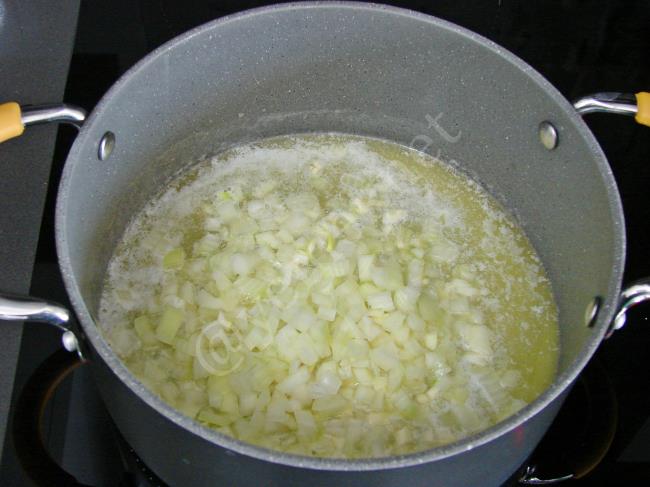 Kremalı Patates Çorbası - Yapılışı (3/12) 