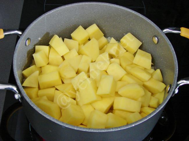 Kremalı Patates Çorbası - Yapılışı (4/12) 