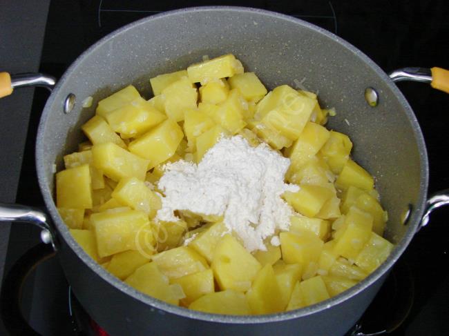 Kremalı Patates Çorbası - Yapılışı (5/12) 