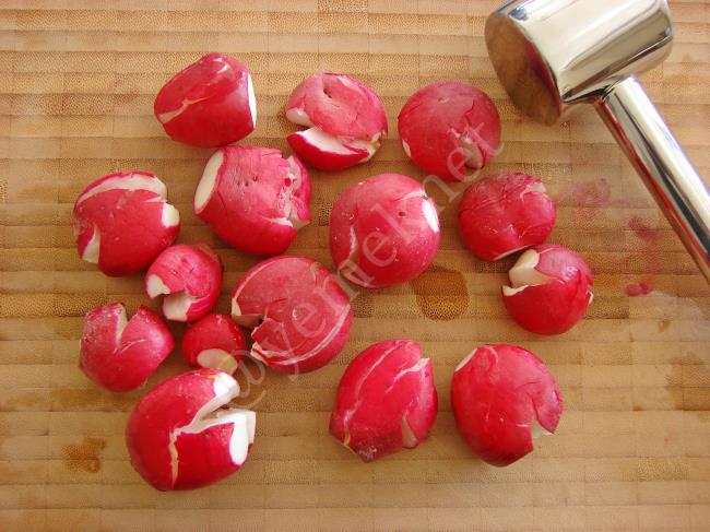 Çatlak Turp Salatası - Yapılışı (2/8) 