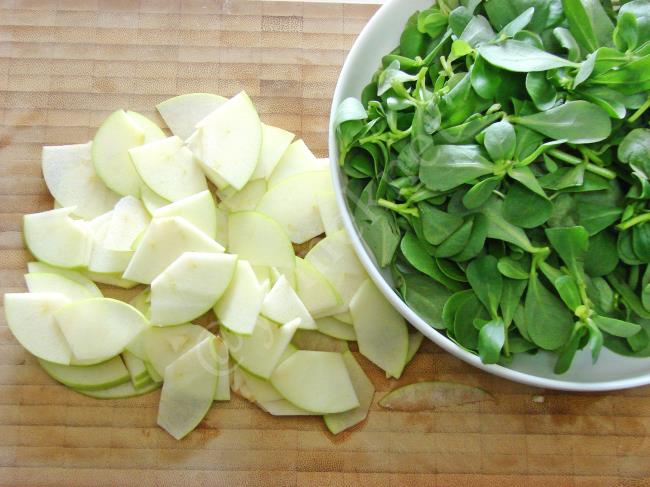 Ekşi Elmalı Semizotu Salatası - Yapılışı (2/8) 