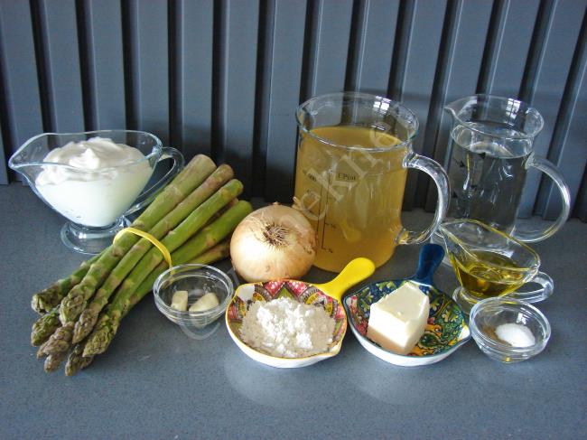 Kremalı Kuşkonmaz Çorbası - Yapılışı (1/12) 