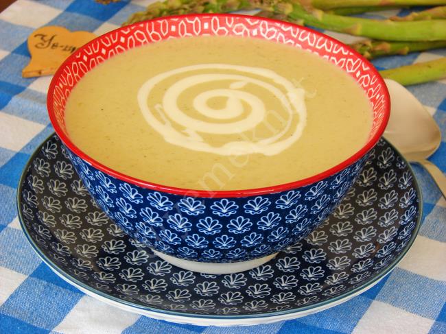 Kremalı Kuşkonmaz Çorbası