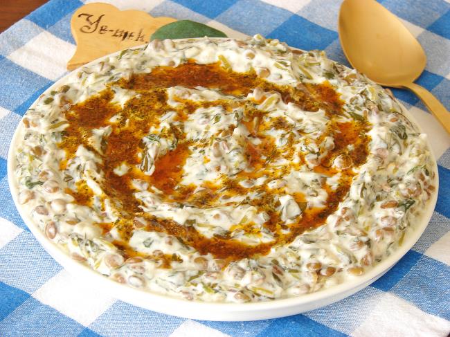 Kaşık Kaşık Yedirtecek Nefis Bir Meze Tarifi : Mercimekli Semizotu Borani