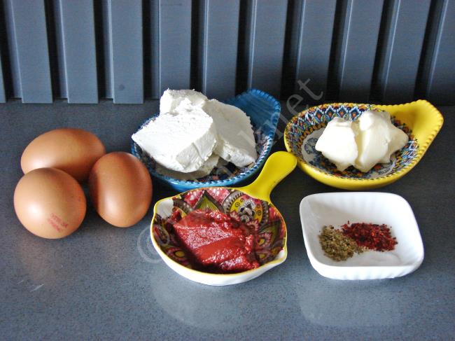 Salçalı Peynirli Yumurta - Yapılışı (1/8) 