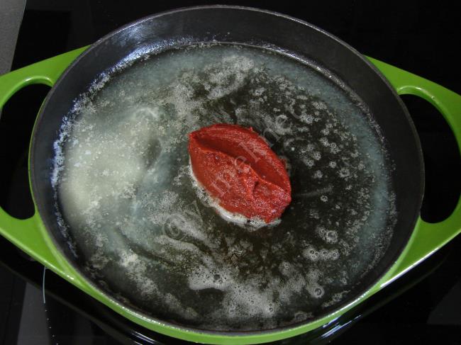 Salçalı Peynirli Yumurta - Yapılışı (2/8) 