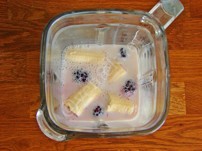 Böğürtlenli Smoothie - Yapılışı (4/8) 