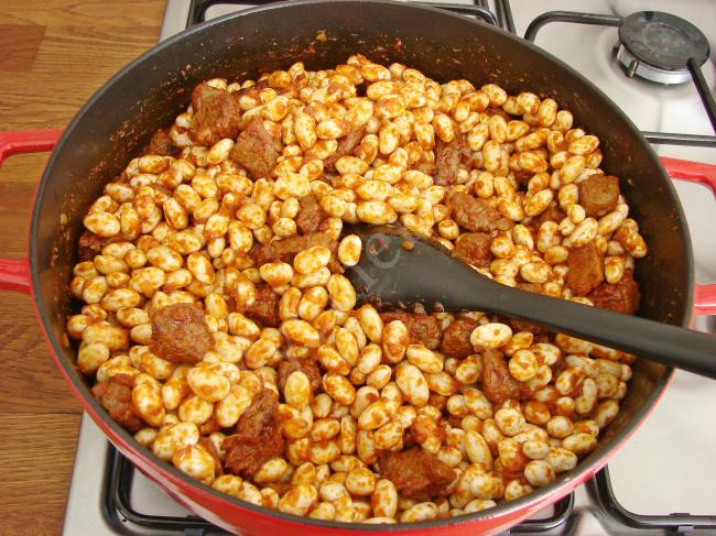 Etli Şeker Fasulyesi Yemeği - Yapılışı (8/12) 