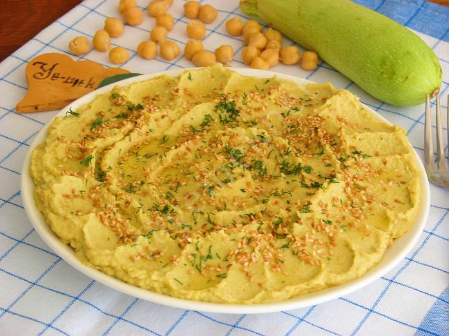 Her Kaşıkta Tazeliğini Ve Hafifliğini Hissedeceğiniz Nefis Bir Meze Tarifi : Kabak Humus