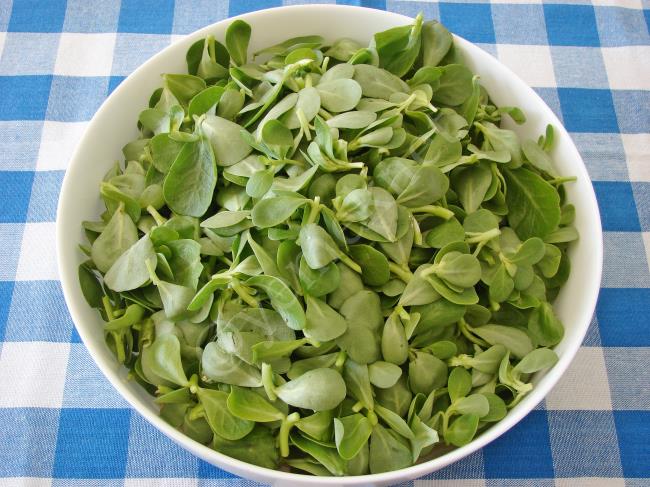 Semizotlu Bulgur Salatası - Yapılışı (3/8) 