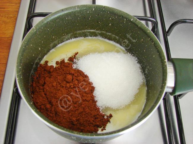 Anne Usulü Mozaik Pasta - Yapılışı (3/12) 