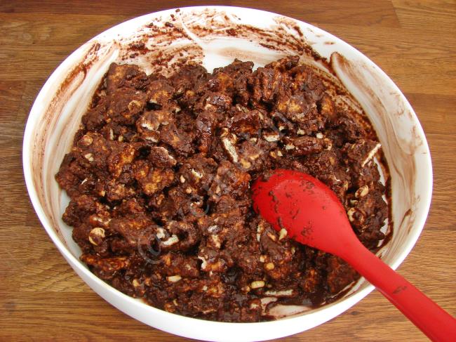 Anne Usulü Mozaik Pasta - Yapılışı (7/12) 