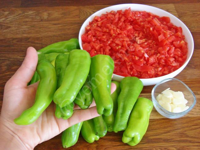 Domatesli Yağlı Biber Turşusu - Yapılışı (2/12) 