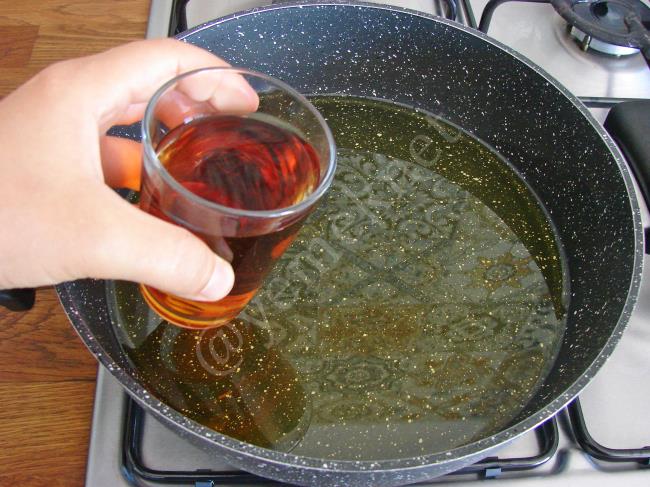 Domatesli Yağlı Biber Turşusu - Yapılışı (3/12) 