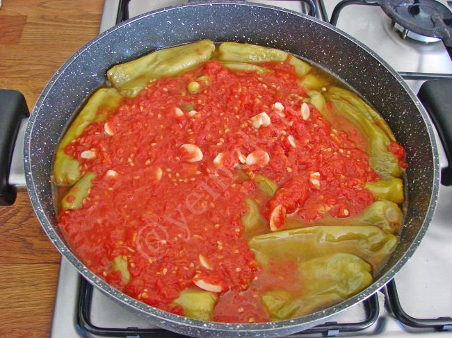 Domatesli Yağlı Biber Turşusu - Yapılışı (7/12) 