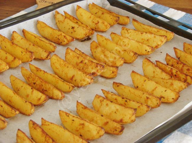 Crispy Outside, Soft Inside, The Most Wonderful Form of Potato: Baked Potato Wedges Recipe