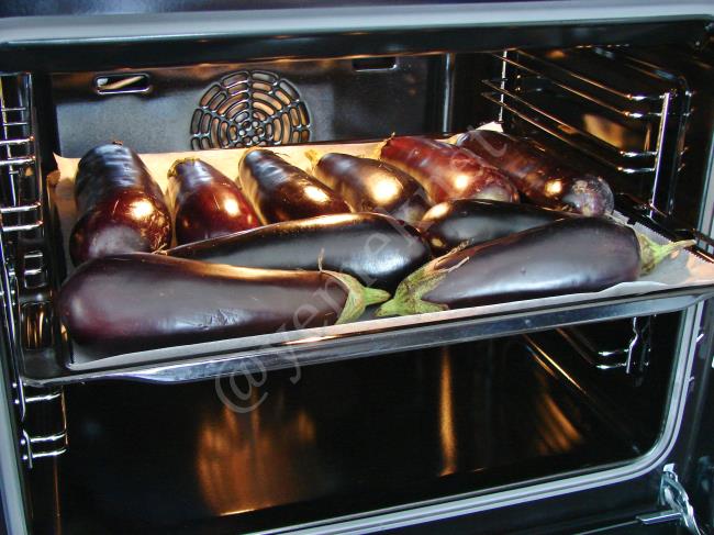 Fırında Patlıcan Közleme - Yapılışı (3/8) 