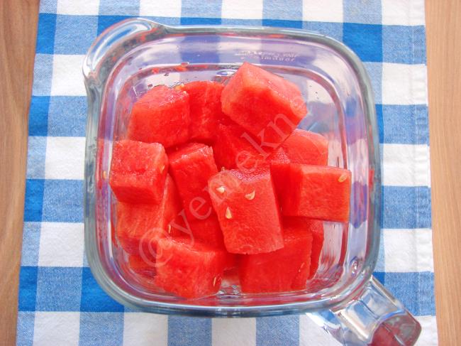 Karpuzlu Milkshake - Yapılışı (3/8) 