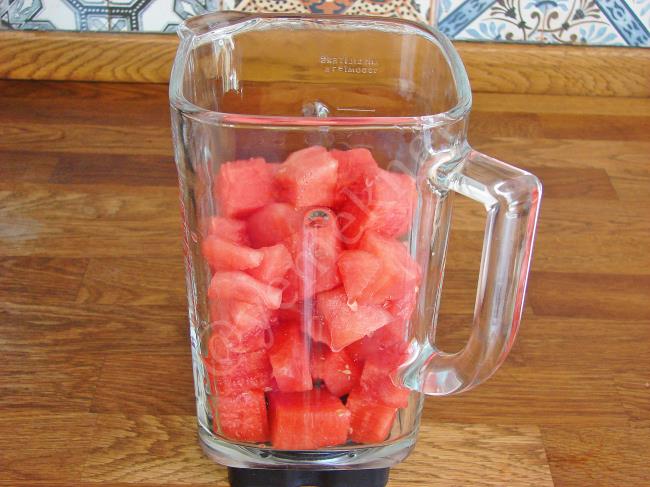 Karpuzlu Smoothie - Yapılışı (2/8) 