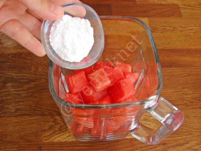 Karpuzlu Smoothie - Yapılışı (3/8) 