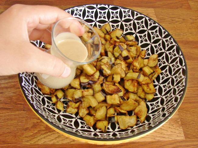 Tahinli Patlıcan Mezesi - Yapılışı (4/8) 