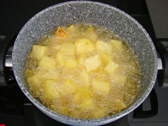 Beşamel Soslu Musakka - Yapılışı (2/16) 