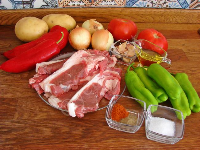 Fırında Sebzeli Et Yemeği - Yapılışı (1/12) 