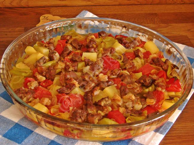 Fırında Sebzeli Et Yemeği - Yapılışı (11/12) 