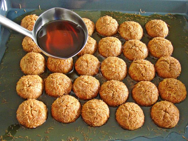 Kadayıflı Şerbetli Tatlı - Yapılışı (12/16) 