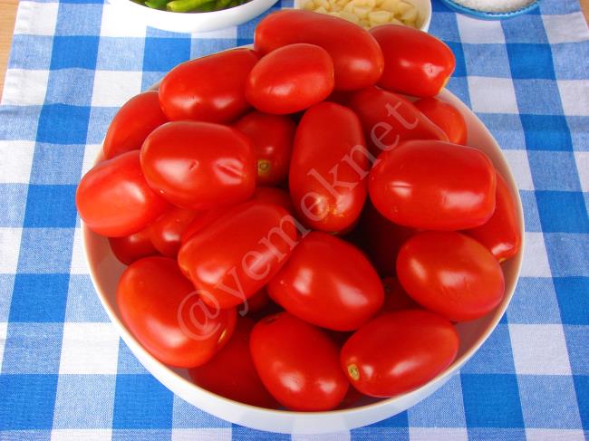 Kırmızı Domates Turşusu - Yapılışı (2/12) 