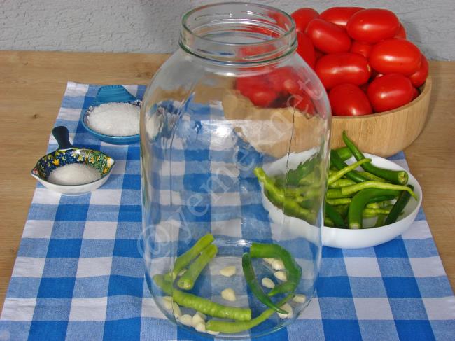 Kırmızı Domates Turşusu - Yapılışı (4/12) 