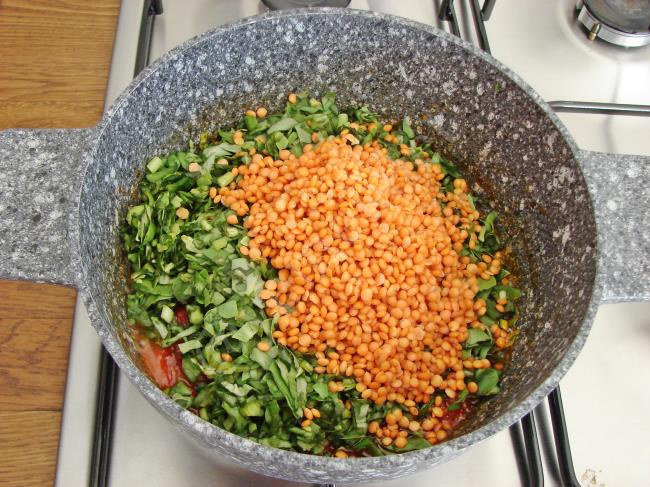 Semizotlu Kırmızı Mercimek Çorbası - Yapılışı (7/12) 