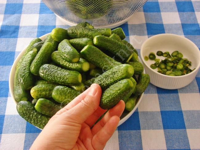 Sirkesiz Limonsuz Kornişon Turşusu - Yapılışı (3/12) 