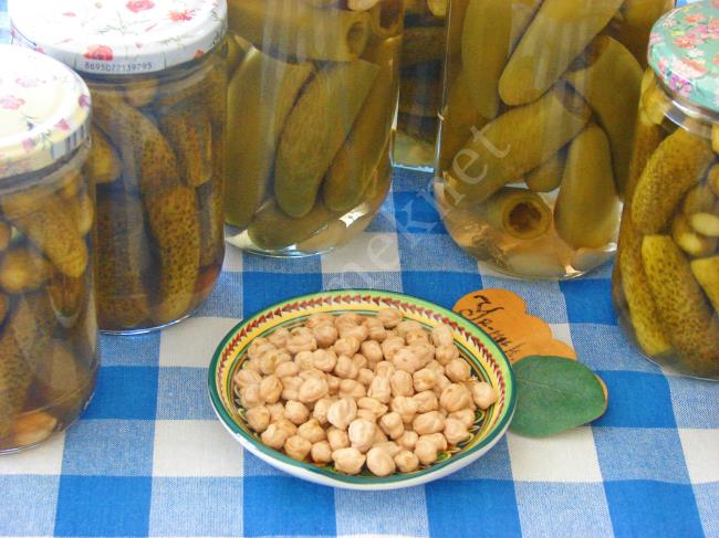 Turşuya Neden Nohut Konulur? Amacı Nedir? Koymak Mı Lazım Koymamak Mı?