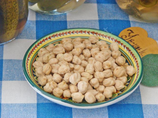 Turşuya Neden Nohut Konulur? Amacı Nedir? Koymak Mı Lazım Koymamak Mı?