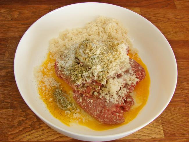 Bayat Ekmekli Köfte Harcı - Yapılışı (5/8) 