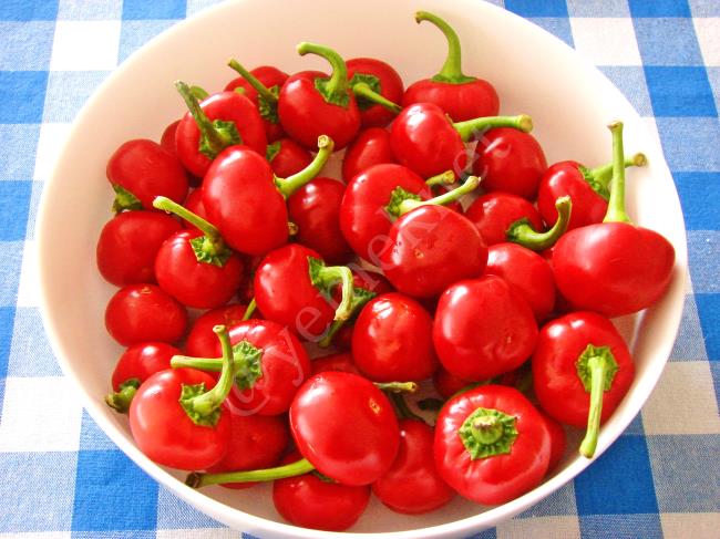 Peynir Dolgulu Kiraz Biberi Turşusu - Yapılışı (2/16) 