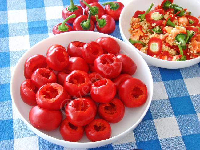 Peynir Dolgulu Kiraz Biberi Turşusu - Yapılışı (3/16) 