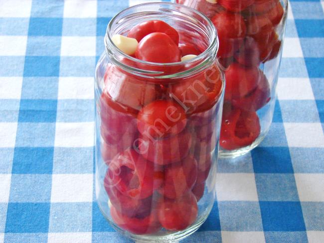 Peynir Dolgulu Kiraz Biberi Turşusu - Yapılışı (4/16) 