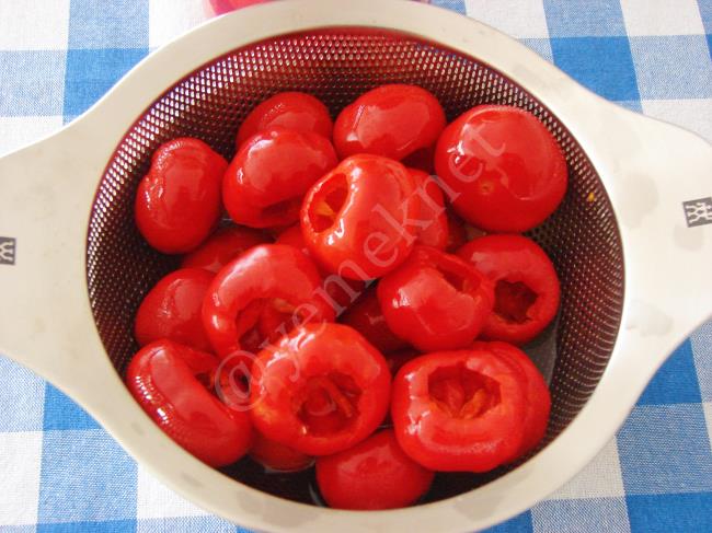 Peynir Dolgulu Kiraz Biberi Turşusu - Yapılışı (9/16) 